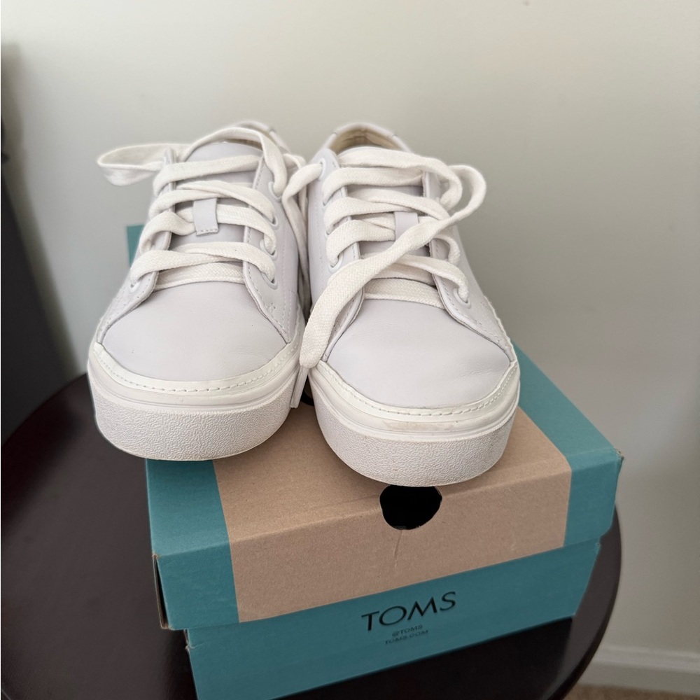 TOMS White Casual Canvas Sneakers - Picture 4 of 6